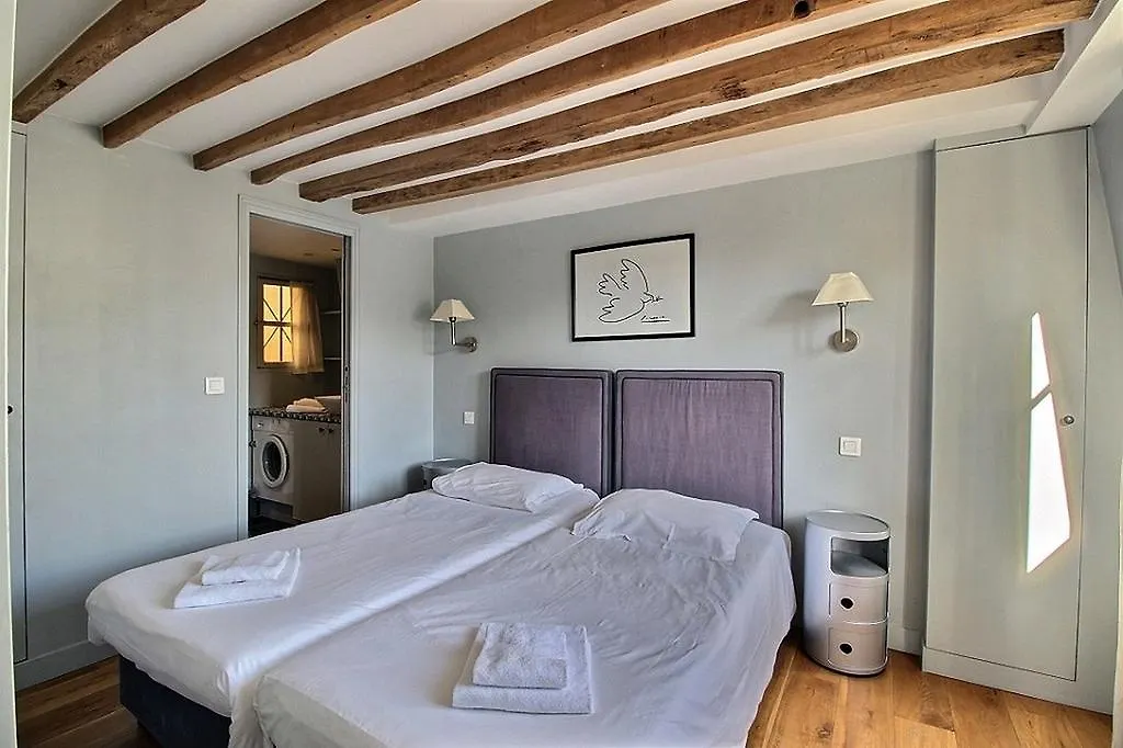 Passage Sainte Anne Apartment *