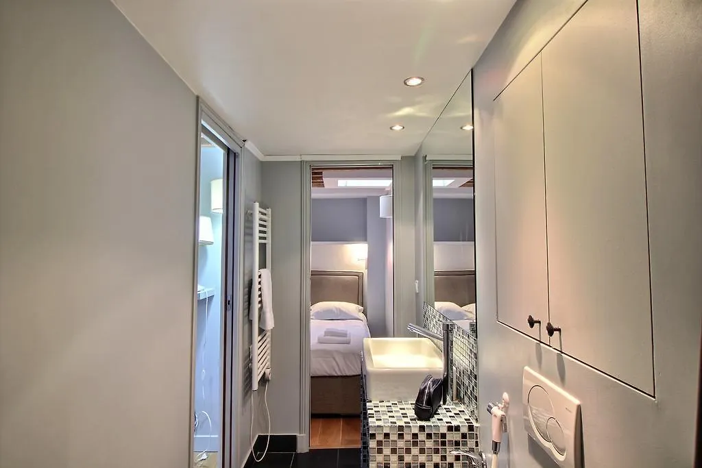 Passage Sainte Anne Apartment