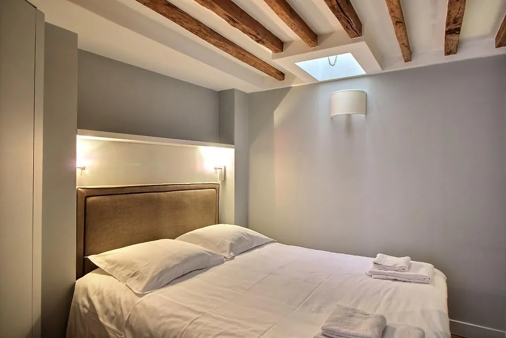 Passage Sainte Anne Apartment *